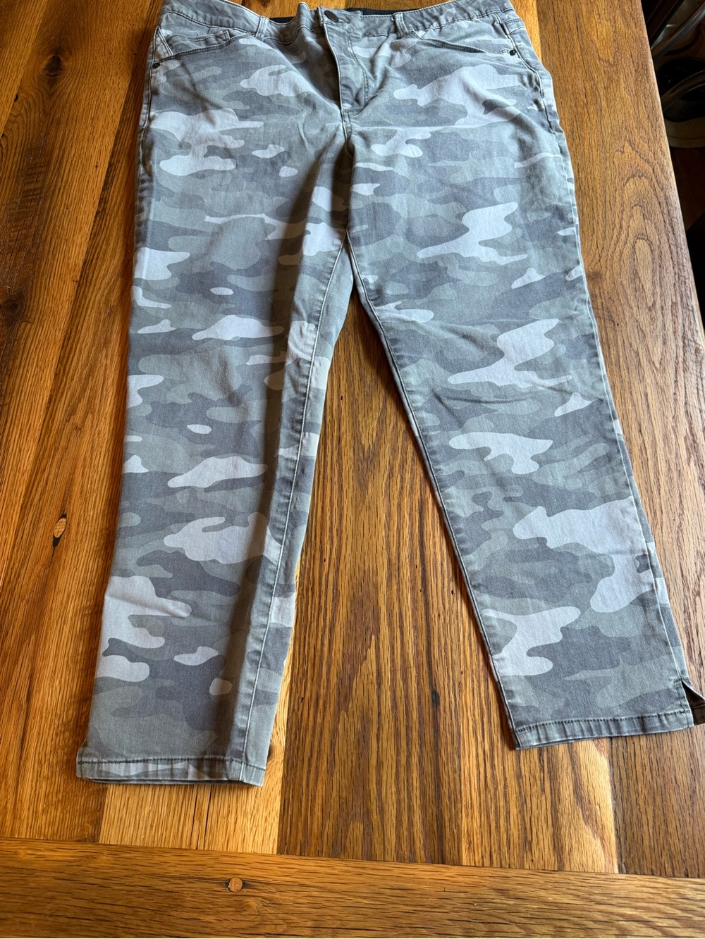 Wit & Wisdom Gray Camo Cropped Ankle Pants